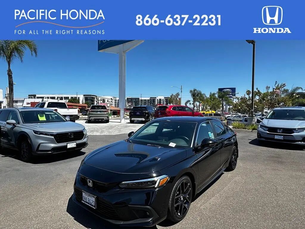 2023 Honda Civic Sport Touring — photo 1 of 13