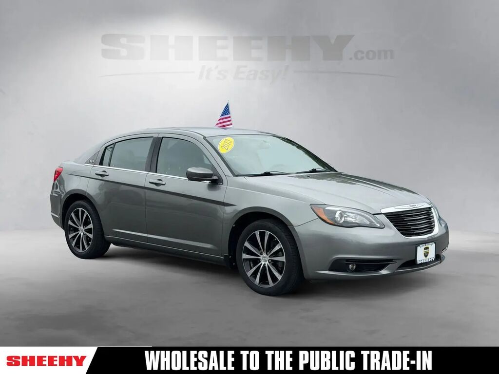 2013 Chrysler 200 Touring — photo 1 of 13