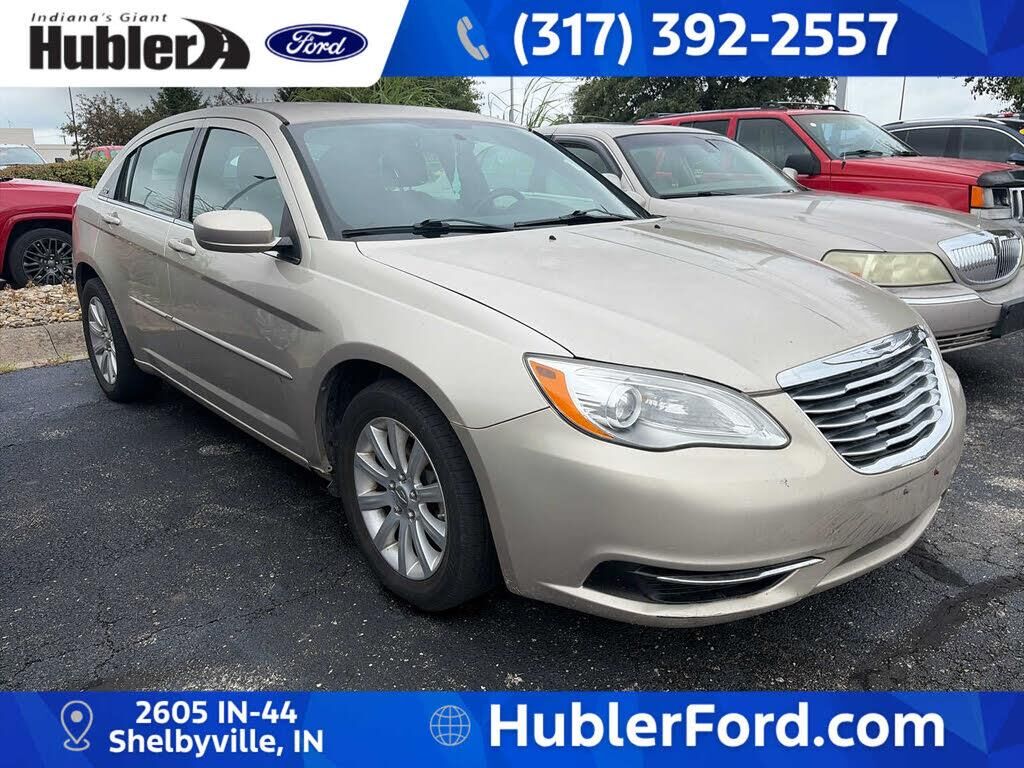 2013 Chrysler 200 Touring — photo 1 of 1
