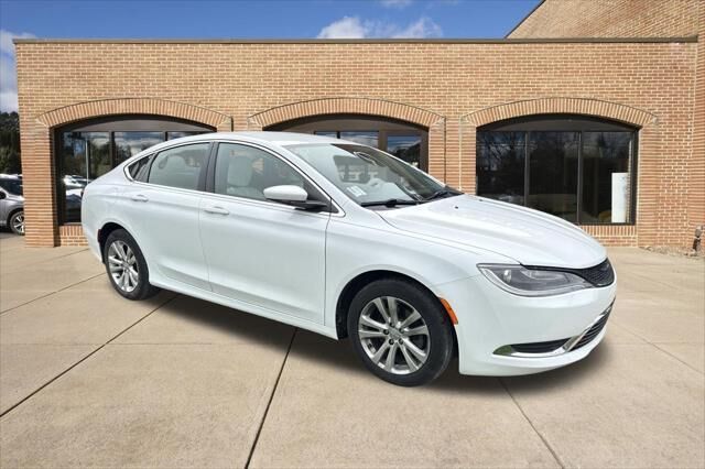 2015 Chrysler 200 Limited — photo 1 of 2