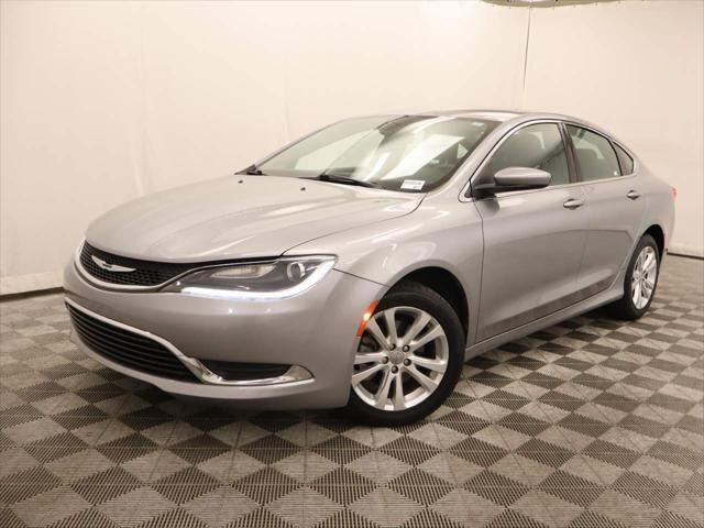 2015 Chrysler 200 Limited — photo 1 of 13