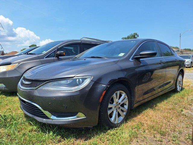2015 Chrysler 200 Limited — photo 1 of 4