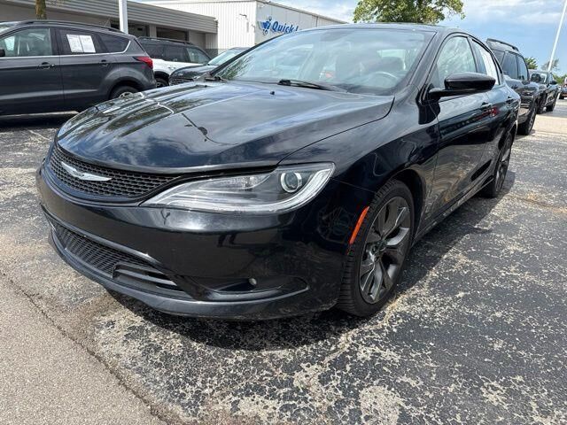 2016 Chrysler 200 S — photo 1 of 3