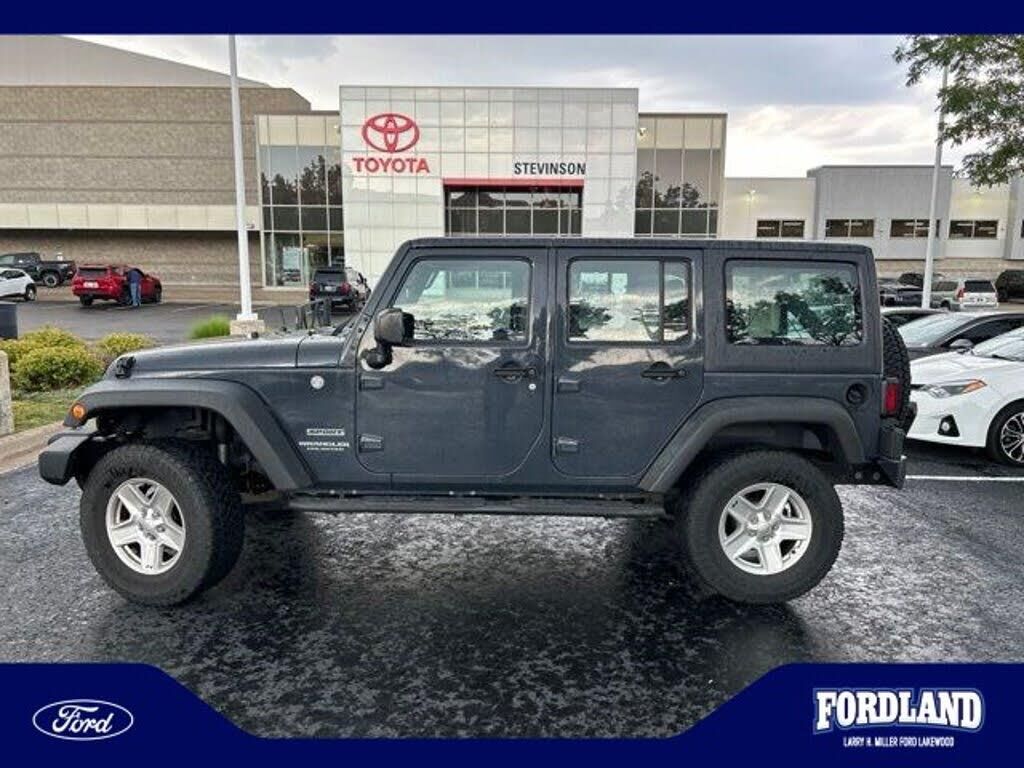 2017 Jeep Wrangler Unlimited Sport — photo 1 of 1