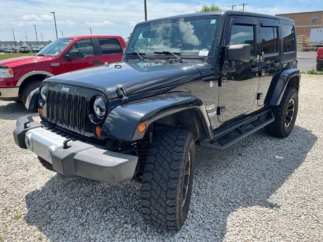 2013 Jeep Wrangler Unlimited Sahara — photo 1 of 13