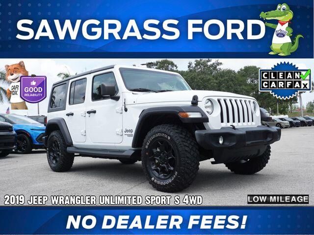 2019 Jeep Wrangler Unlimited Sport — photo 1 of 2