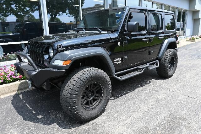 2018 Jeep Wrangler Unlimited Sport — photo 1 of 13