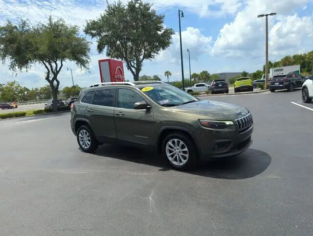 2019 Jeep Cherokee Latitude — photo 1 of 4