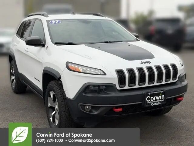 2017 Jeep Cherokee Trailhawk — photo 1 of 13