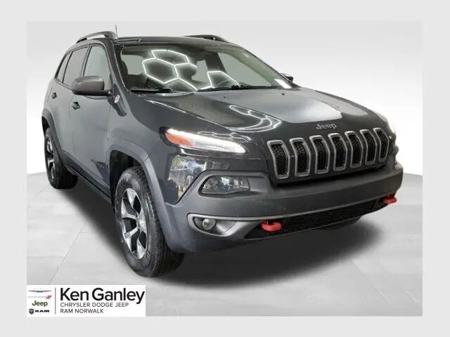 2017 Jeep Cherokee Trailhawk — photo 1 of 13
