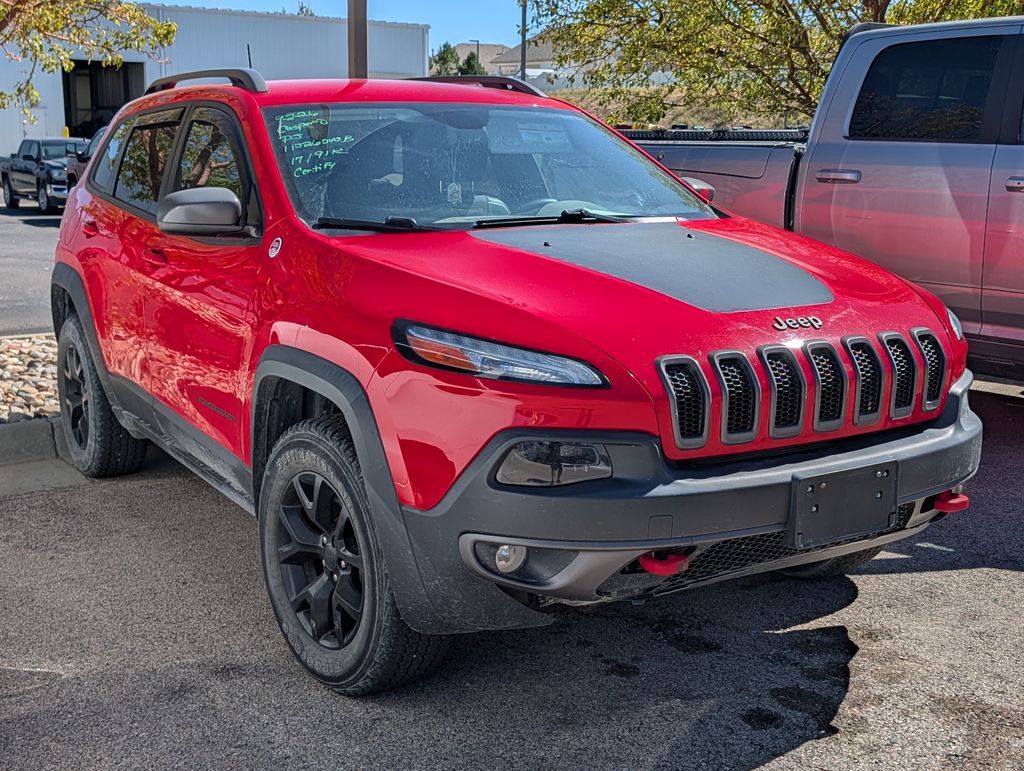 2017 Jeep Cherokee Trailhawk — photo 1 of 6
