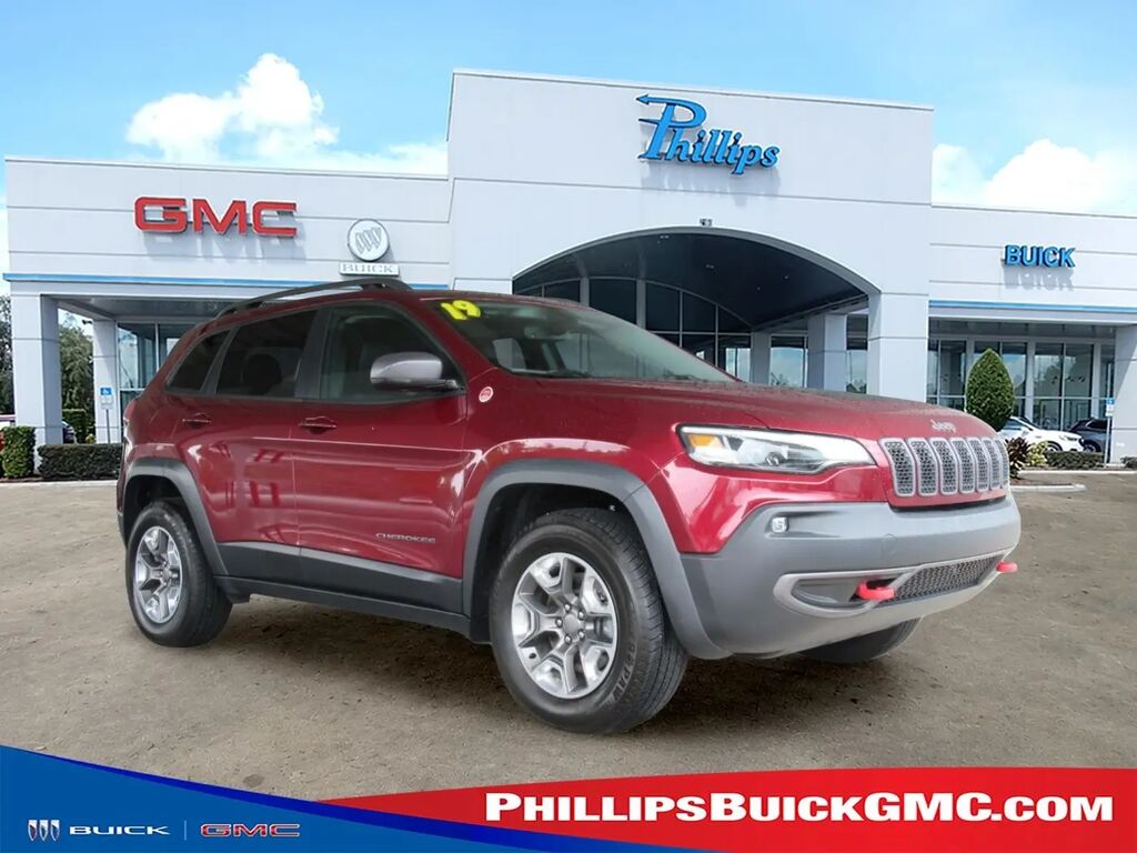 2019 Jeep Cherokee Trailhawk — photo 1 of 13