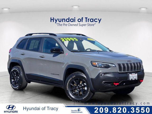 2022 Jeep Cherokee Trailhawk — photo 1 of 10