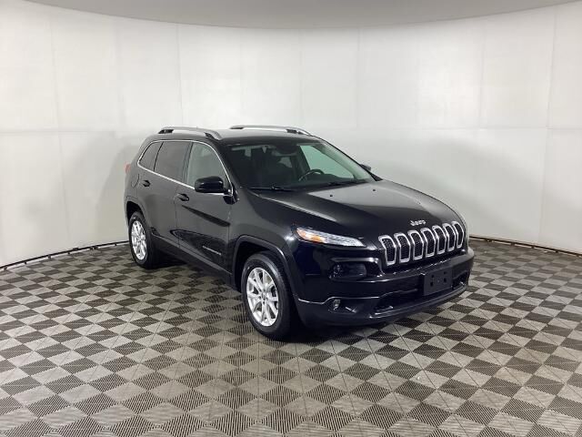 2017 Jeep Cherokee Latitude — photo 1 of 13