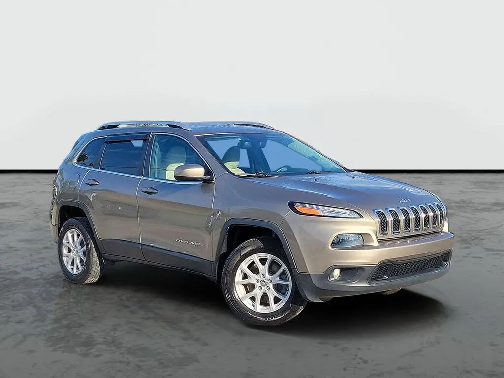 2017 Jeep Cherokee Latitude — photo 1 of 12