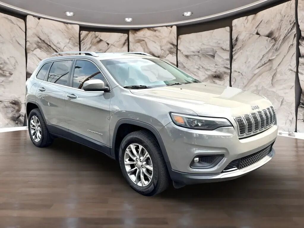 2020 Jeep Cherokee Latitude Plus — photo 1 of 13