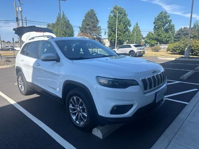2021 Jeep Cherokee Latitude Plus — photo 1 of 13