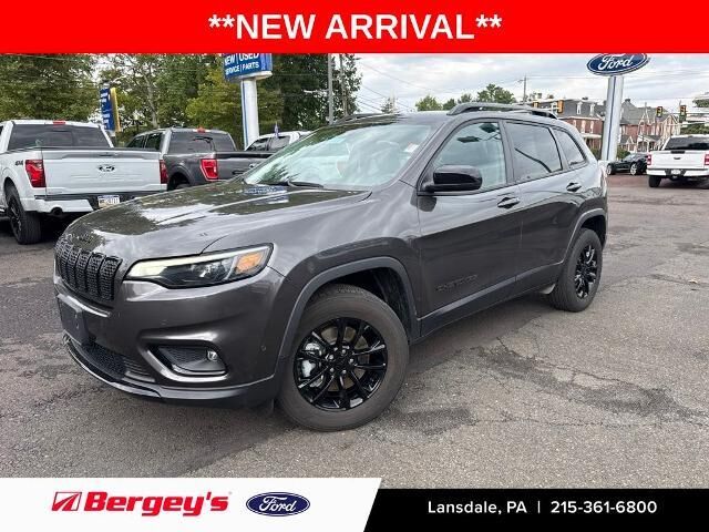 2023 Jeep Cherokee Altitude Lux — photo 1 of 13