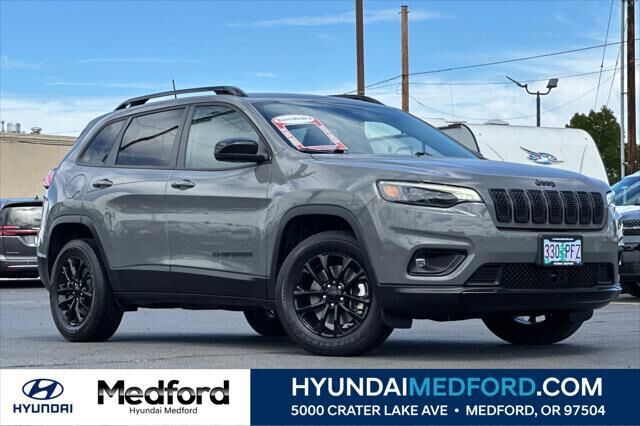 2023 Jeep Cherokee Altitude Lux — photo 1 of 10