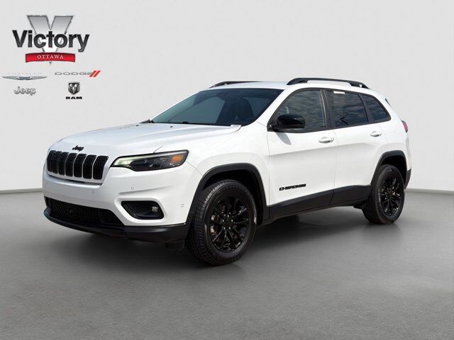 2023 Jeep Cherokee Altitude Lux — photo 1 of 13