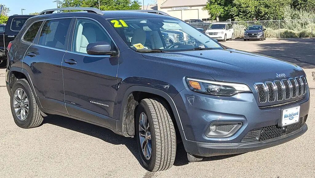 2021 Jeep Cherokee Latitude Lux — photo 1 of 39