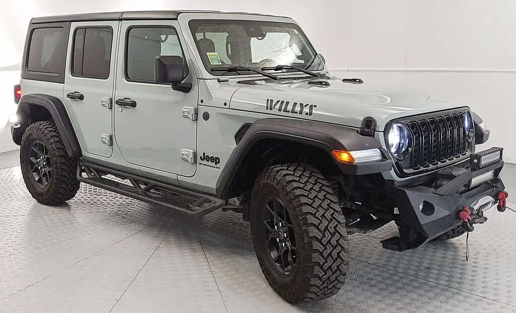 2024 Jeep Wrangler Sport — photo 1 of 13