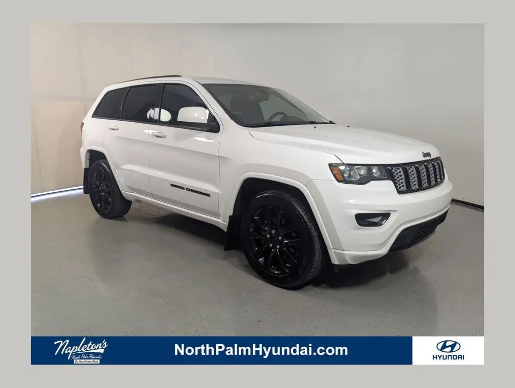 2019 Jeep Grand Cherokee Altitude — photo 1 of 13
