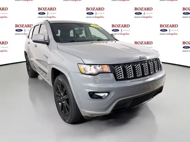 2019 Jeep Grand Cherokee Laredo — photo 1 of 11