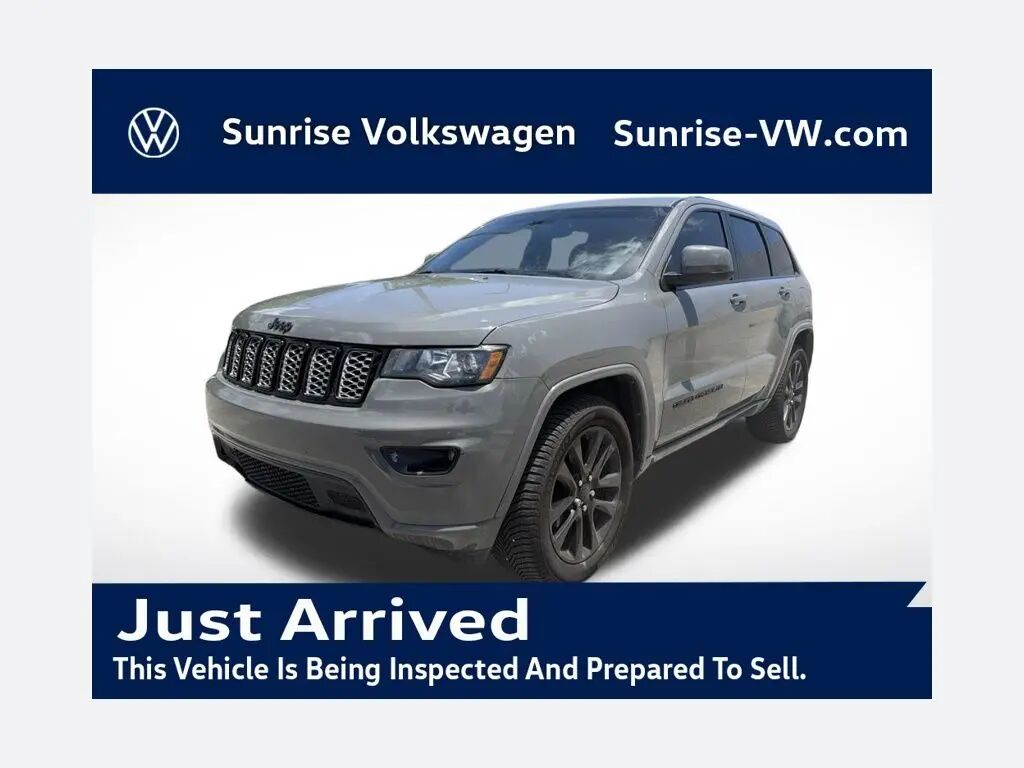 2019 Jeep Grand Cherokee Laredo — photo 1 of 12