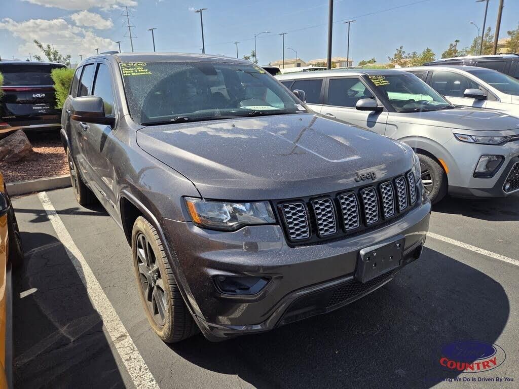 2018 Jeep Grand Cherokee Laredo — photo 1 of 1