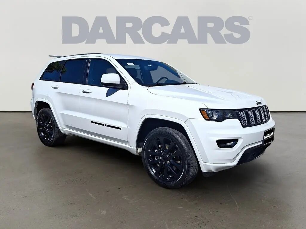 2022 Jeep Grand Cherokee WK Laredo E — photo 1 of 26