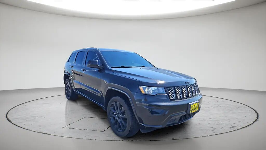2022 Jeep Grand Cherokee WK Laredo E — photo 1 of 12