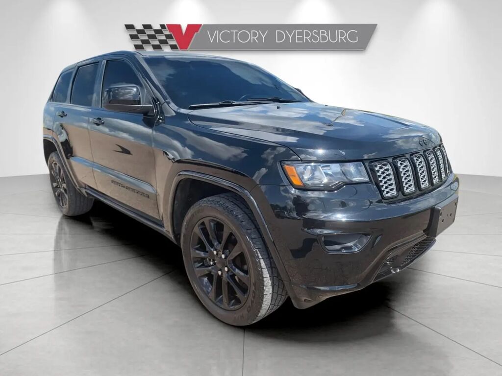 2020 Jeep Grand Cherokee Laredo — photo 1 of 11