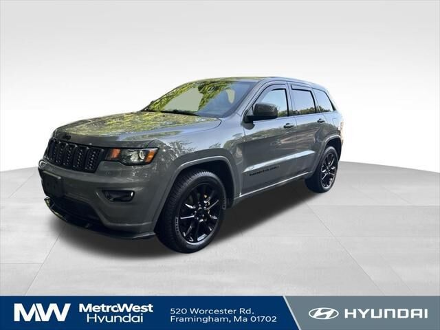 2020 Jeep Grand Cherokee Altitude — photo 1 of 1