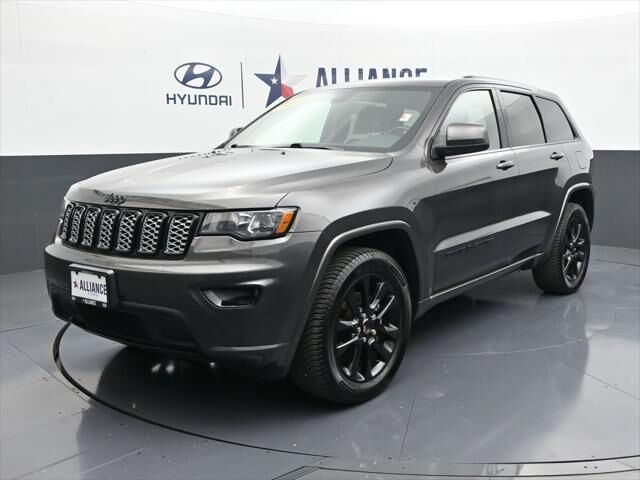 2020 Jeep Grand Cherokee Altitude — photo 1 of 13
