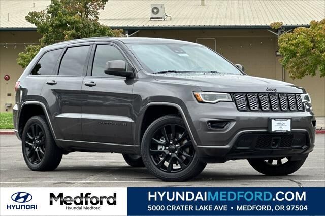 2021 Jeep Grand Cherokee Laredo X — photo 1 of 13