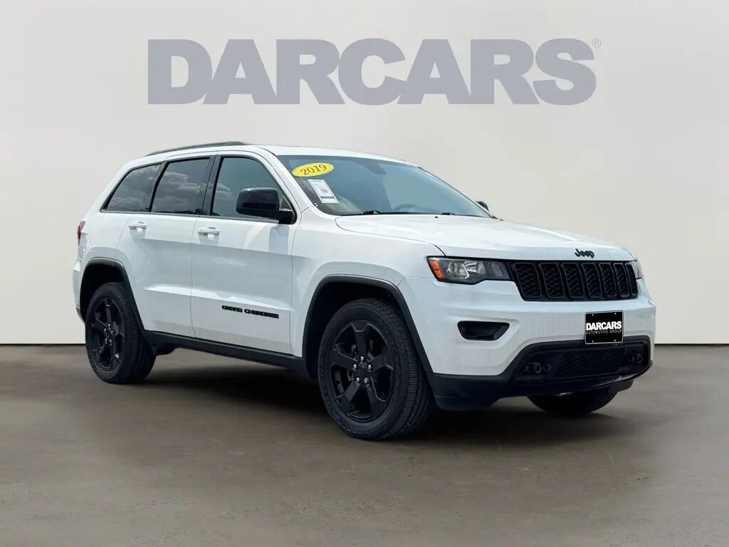 2019 Jeep Grand Cherokee Laredo — photo 1 of 13
