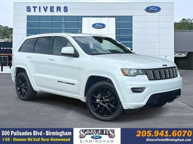 2019 Jeep Grand Cherokee Laredo — photo 1 of 13
