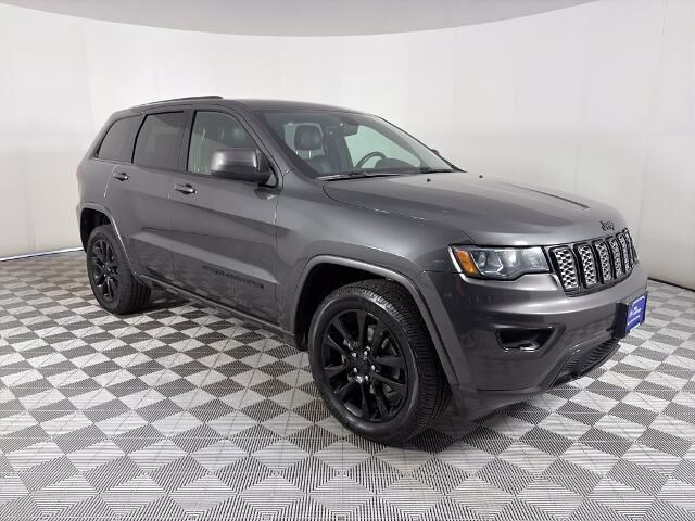 2018 Jeep Grand Cherokee Laredo — photo 1 of 13