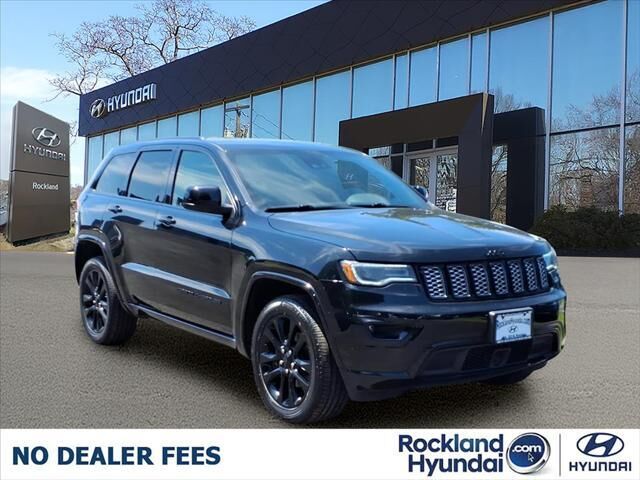 2020 Jeep Grand Cherokee Altitude — photo 1 of 1
