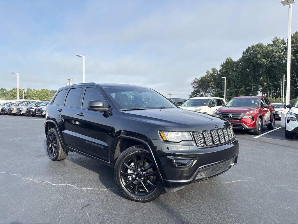 2021 Jeep Grand Cherokee Laredo X — photo 1 of 13