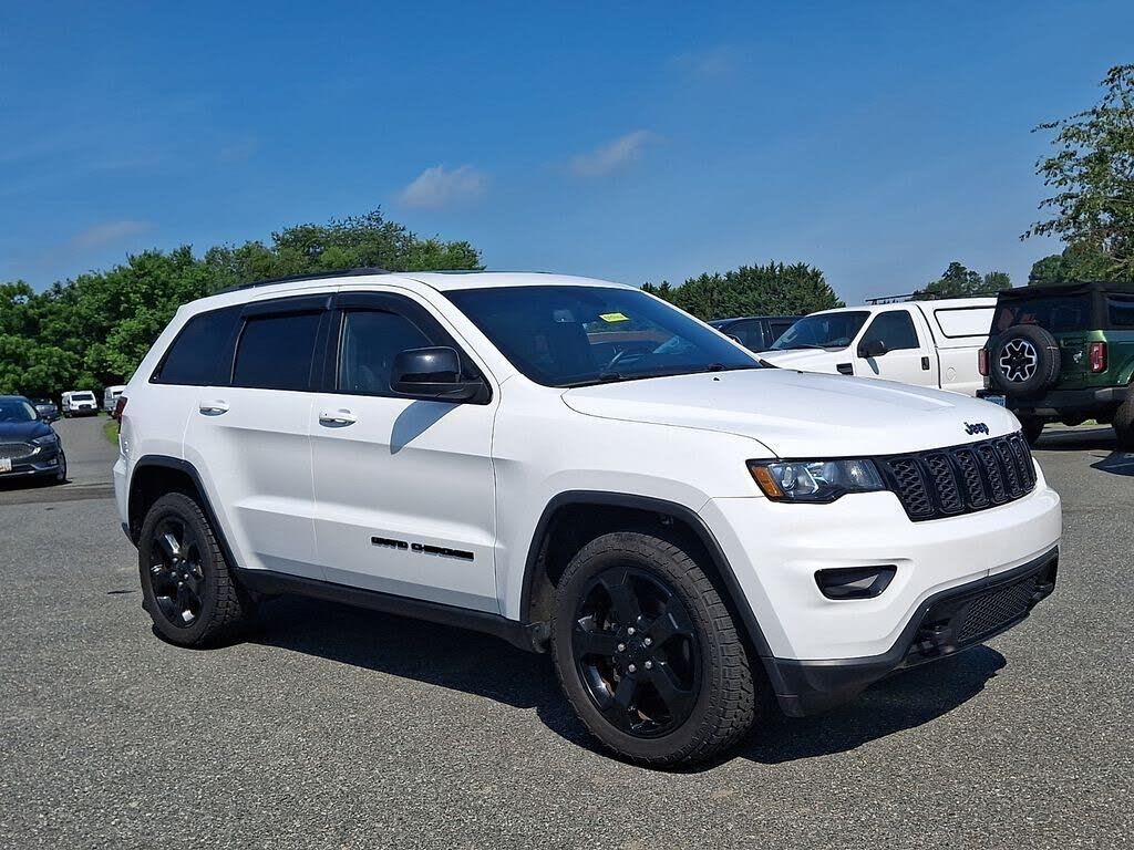 2019 Jeep Grand Cherokee Laredo — photo 1 of 1