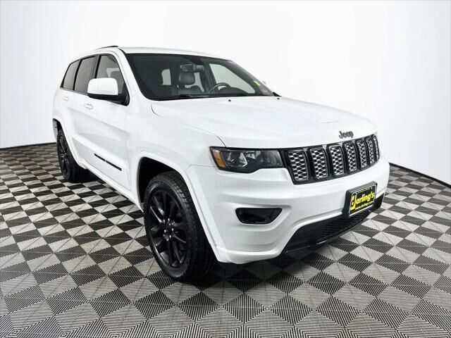 2022 Jeep Grand Cherokee WK Laredo E — photo 1 of 13