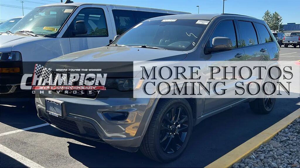 2022 Jeep Grand Cherokee WK Laredo X — photo 1 of 3