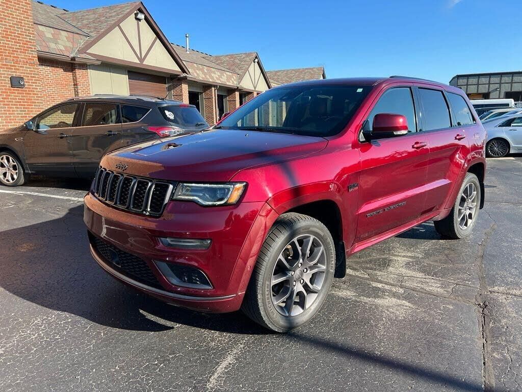 2021 Jeep Grand Cherokee Overland — photo 1 of 1
