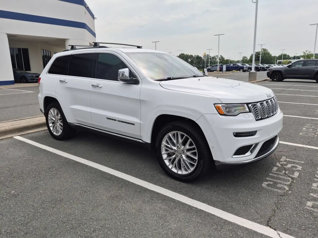 2017 Jeep Grand Cherokee Summit — photo 1 of 13