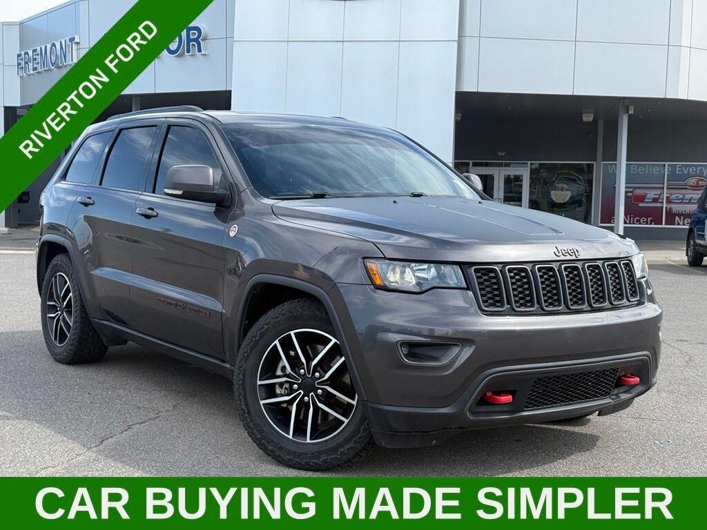 2021 Jeep Grand Cherokee Trailhawk — photo 1 of 13