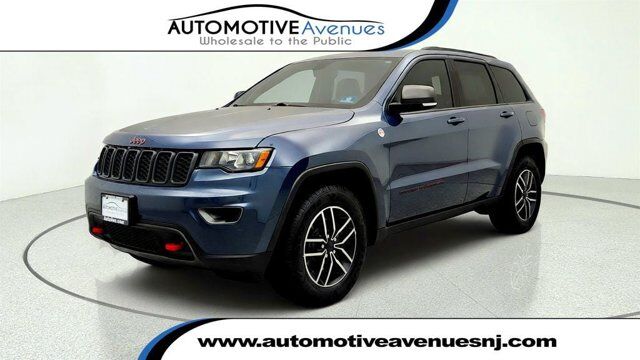 2020 Jeep Grand Cherokee Trailhawk — photo 1 of 12
