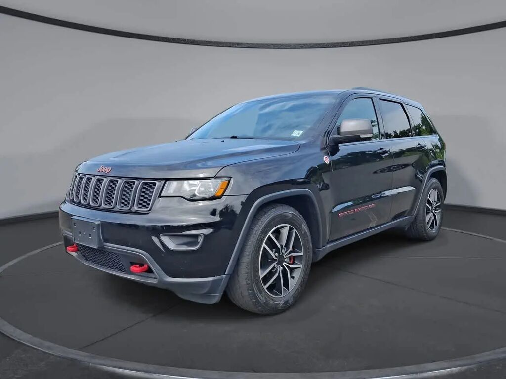 2021 Jeep Grand Cherokee Trailhawk — photo 1 of 13