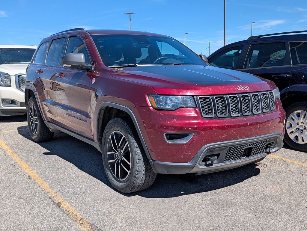 2019 Jeep Grand Cherokee Trailhawk — photo 1 of 13